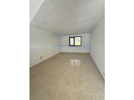 Tirane, shitet Dublex Kati 4, 230 m² 450.000 € (KOPSHTI ZOLOGJIK)