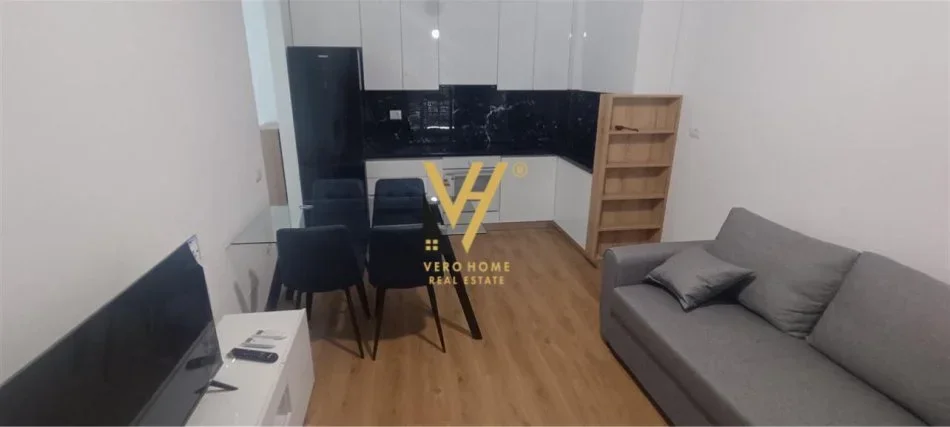 Tirane, jepet me qera apartament 1+1+Ballkon Kati 3, 55 m² 500 € (ALI DEMI)