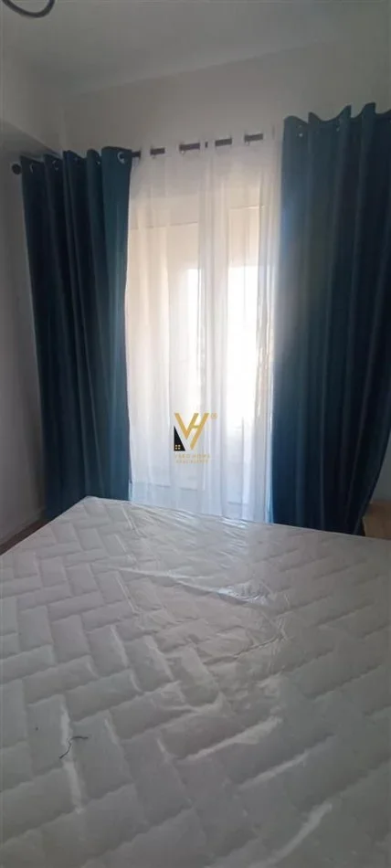 Tirane, jepet me qera apartament 1+1+Ballkon Kati 3, 55 m² 500 € (ALI DEMI)