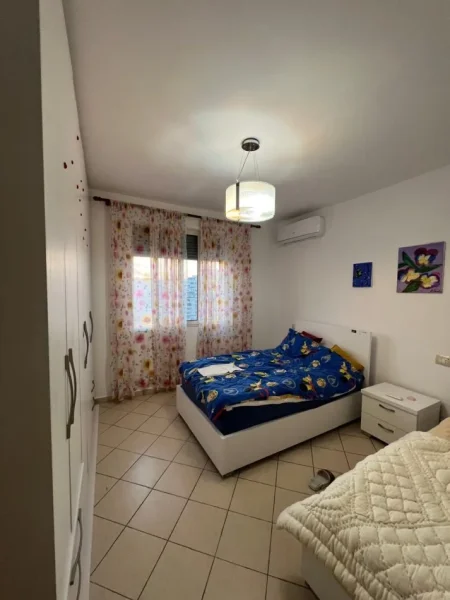 Durres, jepet me qera apartament 2+1+Ballkon Kati 8, 80 m² 300 € 