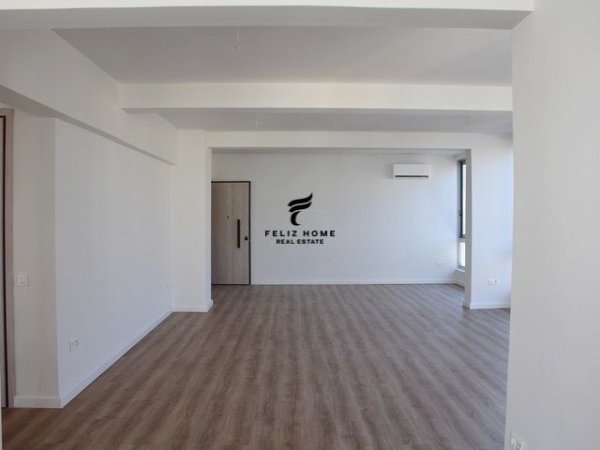 Tirane, jepet me qera zyre Kati 18, 160 m² 1.500 € (RRUGA E KAVAJES)