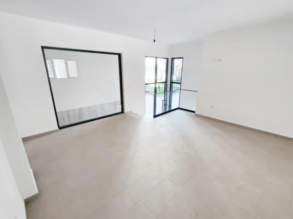 Tirane, jepet me qera ambjent biznesi Kati 0, 45 m² 350 € (Rezidenca Green City)