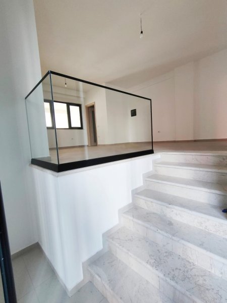 Tirane, jepet me qera ambjent biznesi Kati 0, 45 m² 350 € (Rezidenca Green City)
