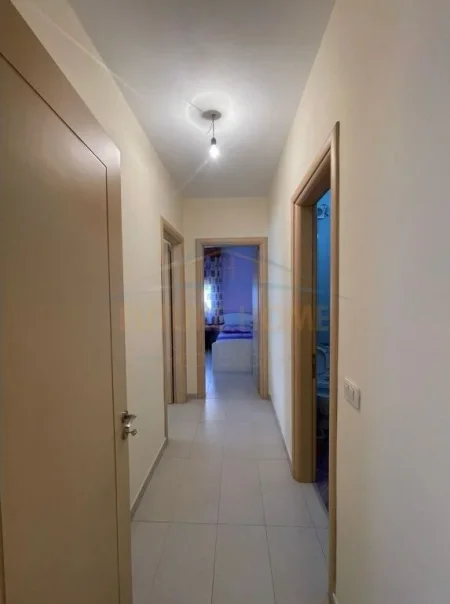 Tirane, jepet me qera apartament 2+1 Kati 7, 98 m² 600 € (Unaza e Re)