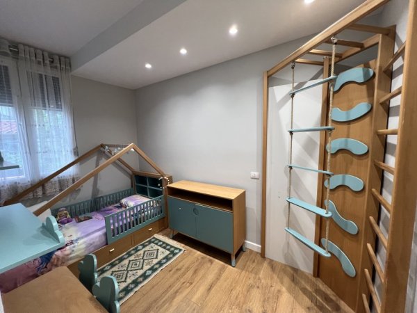 Tirane, shes apartament 3+1+Aneks+Ballkon Kati 1, 108 m² 215.000 € (Liqeni i thate)