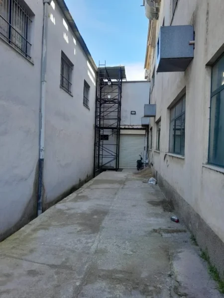 Tirane, jepet me qera ambjent biznesi Kati 2, 400 m² 1.200 € (YZBERISHT)