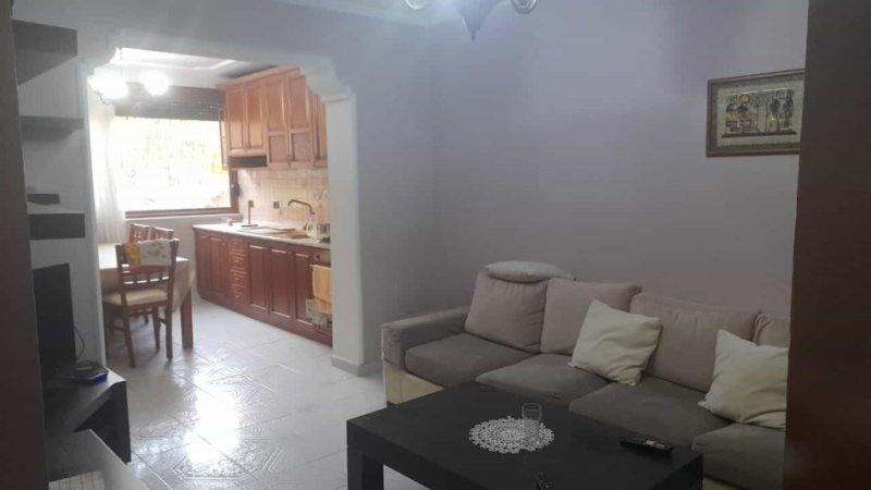 Tirane, jepet me qera apartament 2+1+Ballkon Kati 1, 70 m² 450 € (5 maji)
