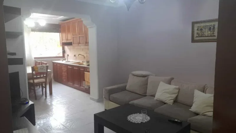 Tirane, jepet me qera apartament 2+1+Ballkon Kati 1, 70 m² 450 € (5 maji)