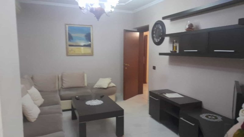 Tirane, jepet me qera apartament 2+1+Ballkon Kati 1, 70 m² 450 € (5 maji)