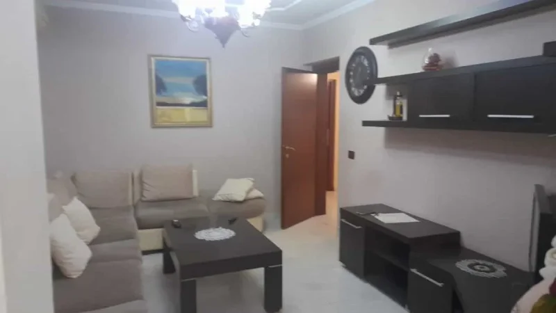 Tirane, jepet me qera apartament 2+1+Ballkon Kati 1, 70 m² 450 € (5 maji)