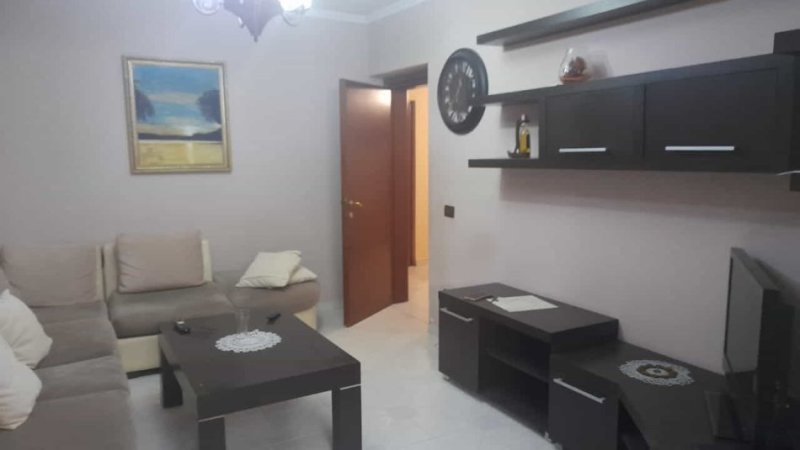 Tirane, jepet me qera apartament 2+1+Ballkon Kati 1, 70 m² 450 € (5 maji)