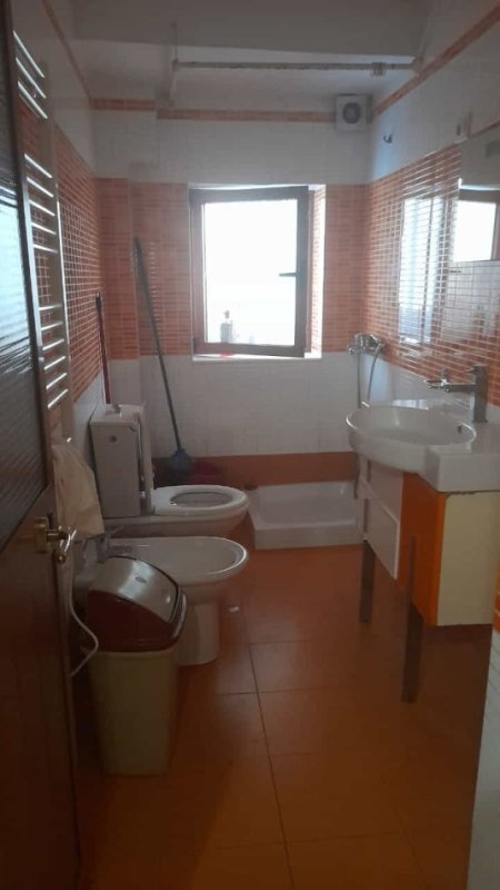 Tirane, jepet me qera apartament 2+1+Ballkon Kati 1, 70 m² 450 € (5 maji)