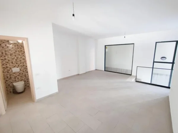Tirane, jepet me qera ambjent biznesi Kati 0, 45 m² 350 € 