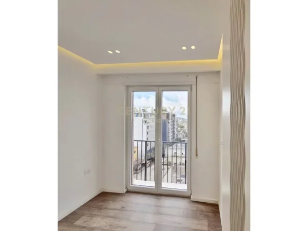 Tirane, shes apartament 3+1+Aneks+Ballkon Kati 6, 110 m² 295.000 € (Frosina Plaku)