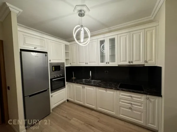 Tirane, shes apartament 2+1+Aneks+Ballkon Kati 4, 101 m² 300.000 € (Blloku)