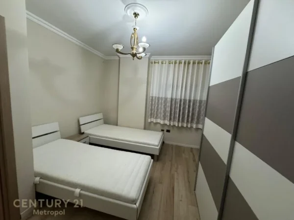 Tirane, shes apartament 2+1+Aneks+Ballkon Kati 4, 101 m² 300.000 € (Blloku)