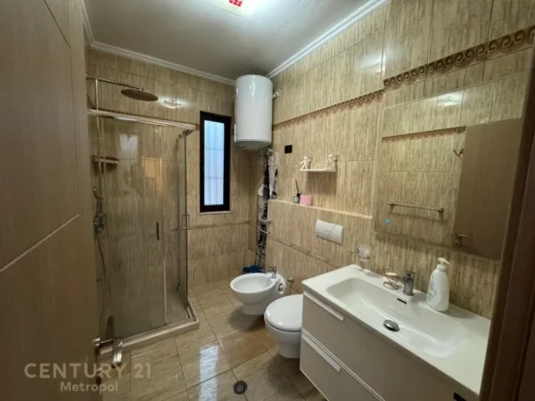 Tirane, shes apartament 2+1+Aneks+Ballkon Kati 4, 101 m² 300.000 € (Blloku)