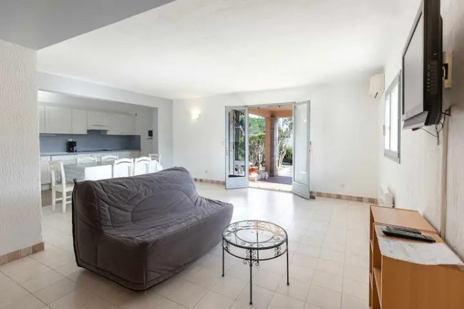 Tirane, jepet me qera Vile 2+1 Kati 3, 100 m² 600 € (don bosko)