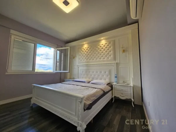 Tirane, shes apartament 3+1+Aneks+Ballkon Kati 7, 172 m² (Liqeni i Thate Fz)