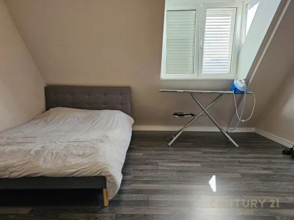 Tirane, shes apartament 3+1+Aneks+Ballkon Kati 7, 172 m² (Liqeni i Thate Fz)