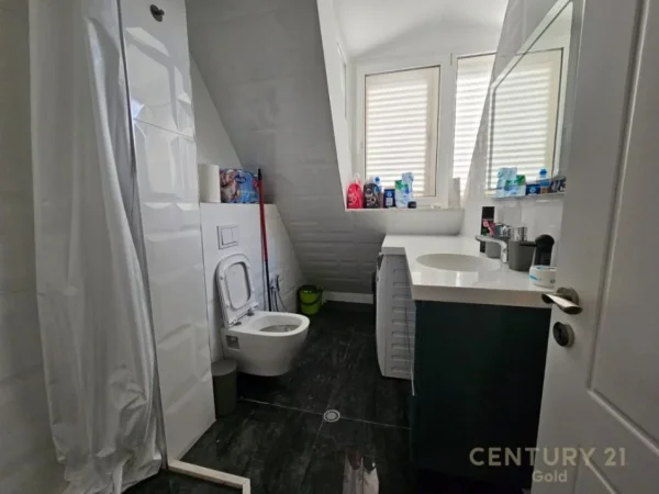 Tirane, shes apartament 3+1+Aneks+Ballkon Kati 7, 172 m² (Liqeni i Thate Fz)