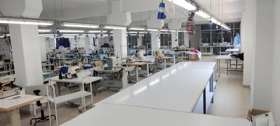 Tirane, jepet me qera ambjent biznesi Kati 0, 900 m² 2.850 € (KOMBINAT)