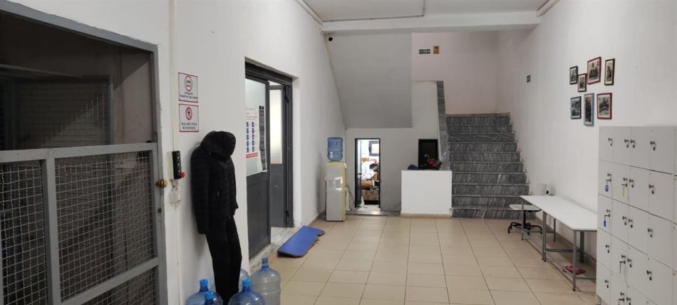 Tirane, jepet me qera ambjent biznesi Kati 0, 900 m² 2.850 € (KOMBINAT)