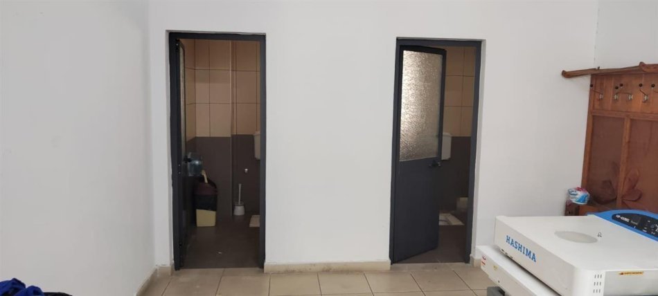 Tirane, jepet me qera ambjent biznesi Kati 0, 900 m² 2.850 € (KOMBINAT)
