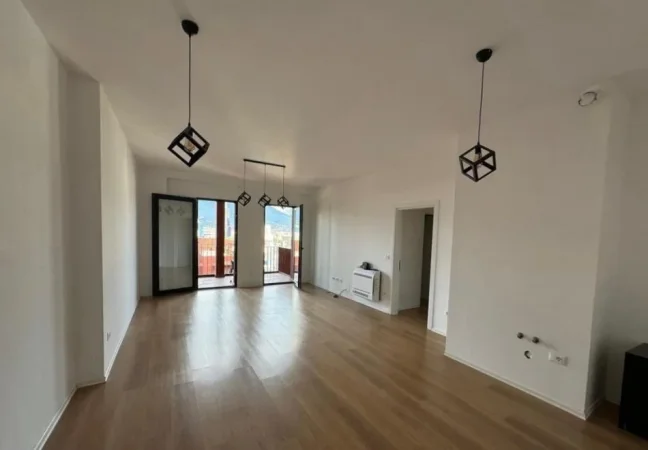 Tirane, jepet me qera zyre Kati 18, 160 m² 1.500 € (RRUGA E KAVAJES)