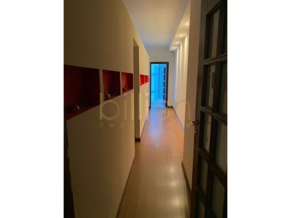 Tirane, jepet me qera , (Ish Ekspozita, Tirana, Albania)