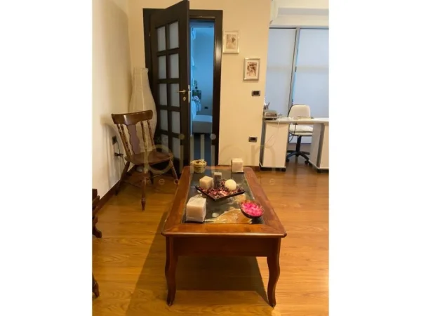 Tirane, jepet me qera , (Ish Ekspozita, Tirana, Albania)