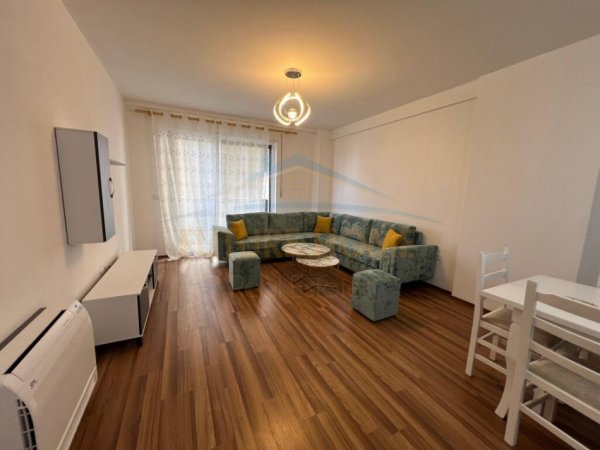 Tirane, jepet me qera 2+1 , 100 m² 500 € (Unaza e Re)