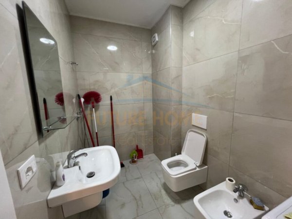 Tirane, jepet me qera 2+1 , 100 m² 500 € (Unaza e Re)