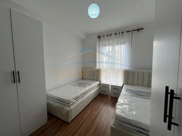 Tirane, jepet me qera 2+1 , 100 m² 500 € (Unaza e Re)