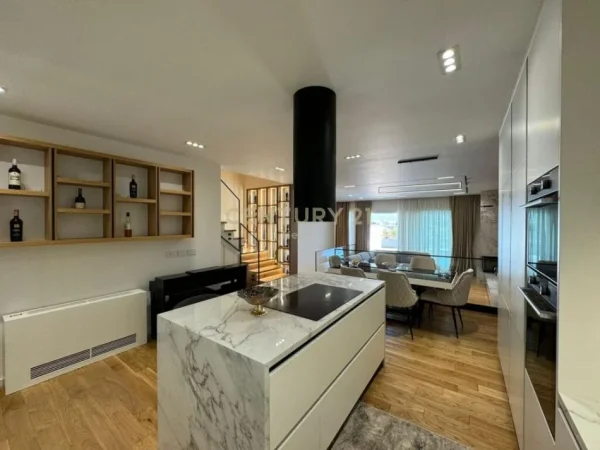 Tirane, shes Vile 3 Katshe Kati 0, 340 m² 800.000 € (Kodra e Diellit said)