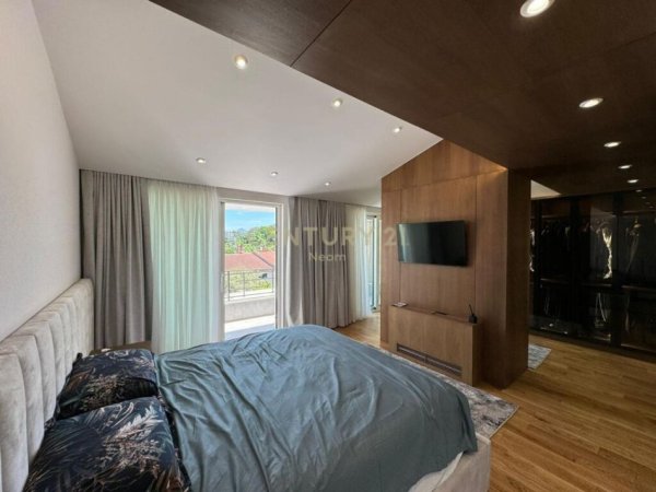 Tirane, shes Vile 3 Katshe Kati 0, 340 m² 800.000 € (Kodra e Diellit said)
