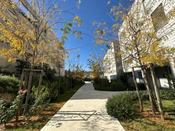 Tirane, jepet me qera apartament 2+1+Aneks+Ballkon Kati 2, 102 m² 1.200 € (Park life residence)