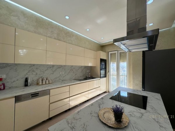 Tirane, jepet me qera apartament 2+1+Aneks+Ballkon Kati 2, 102 m² 1.200 € (Park life residence)