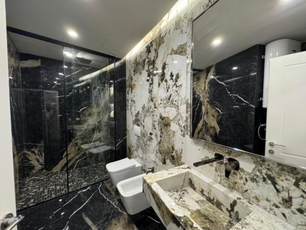 Tirane, jepet me qera apartament 1+1+Aneks+Ballkon Kati 12, 104 m² 1.500 € (Lake view)