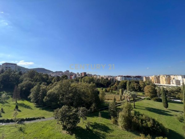 Tirane, jepet me qera apartament 3+1+Aneks+Ballkon Kati 5, 173 m² 900 € (Kopshti botanik)