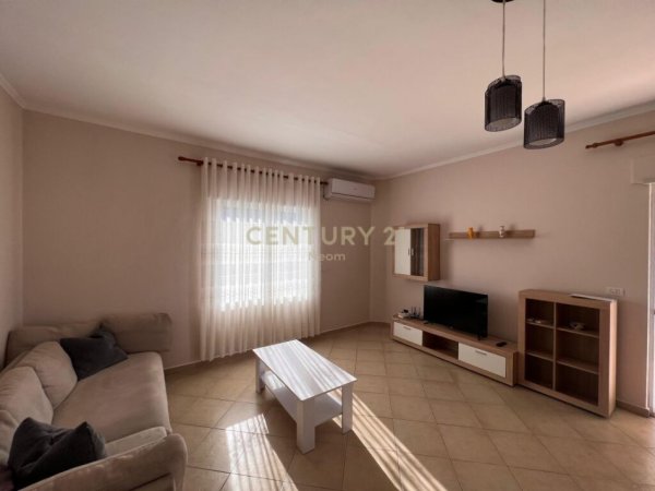 Tirane, jepet me qera apartament 3+1+Aneks+Ballkon Kati 5, 173 m² 900 € (Kopshti botanik)