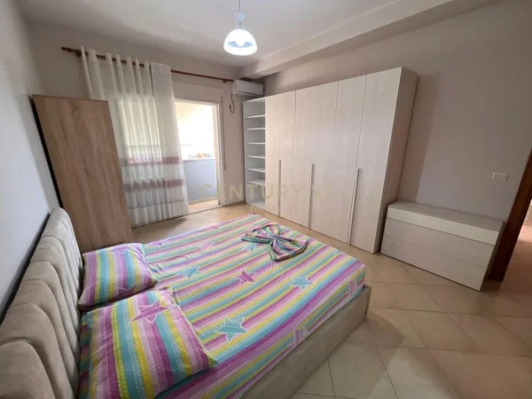 Tirane, jepet me qera apartament 3+1+Aneks+Ballkon Kati 5, 173 m² 900 € (Kopshti botanik)