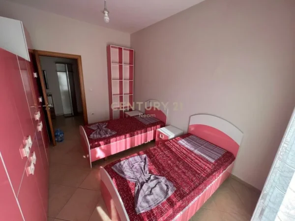 Tirane, jepet me qera apartament 3+1+Aneks+Ballkon Kati 5, 173 m² 900 € (Kopshti botanik)