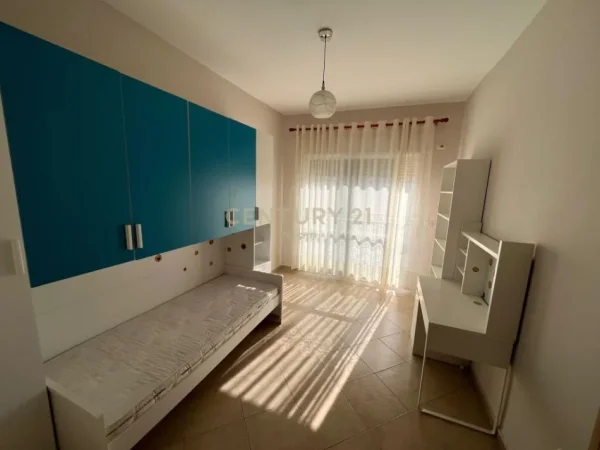 Tirane, jepet me qera apartament 3+1+Aneks+Ballkon Kati 5, 173 m² 900 € (Kopshti botanik)