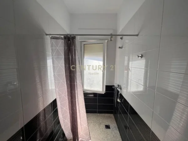 Tirane, jepet me qera apartament 3+1+Aneks+Ballkon Kati 5, 173 m² 900 € (Kopshti botanik)