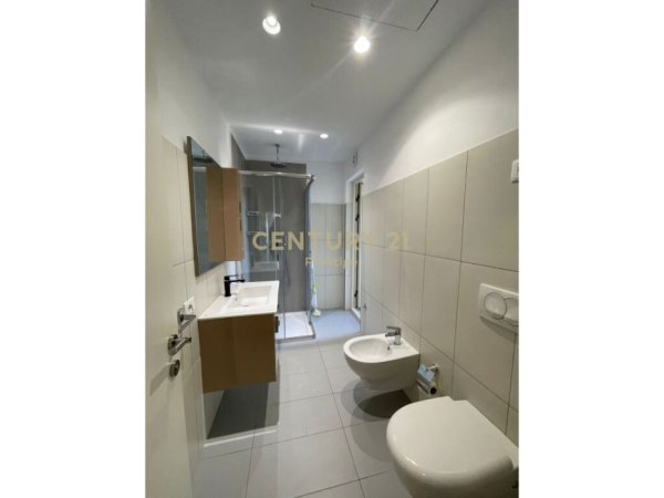 Tirane, jepet me qera apartament 3+1+Aneks+Ballkon Kati 9, 153 m² 2.500 € (Rruga e Elbasanit)