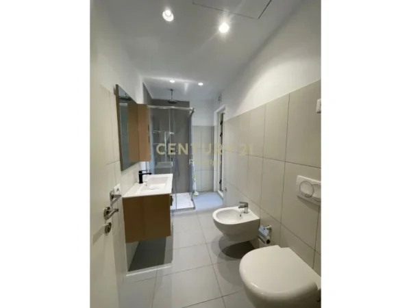 Tirane, jepet me qera apartament 3+1+Aneks+Ballkon Kati 9, 153 m² 2.500 € (Rruga e Elbasanit)