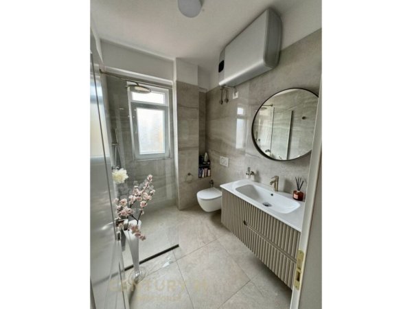 Tirane, jepet me qera apartament 2+1+Aneks+Ballkon Kati 6, 112 m² 1.200 € (Komuna e Parisit)
