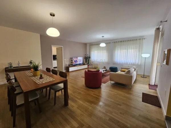 Tirane, jepet me qera apartament 3+1+Aneks+Ballkon Kati 1, 186 m² 1.600 € (Touch of the sun,Sauk i Ri)
