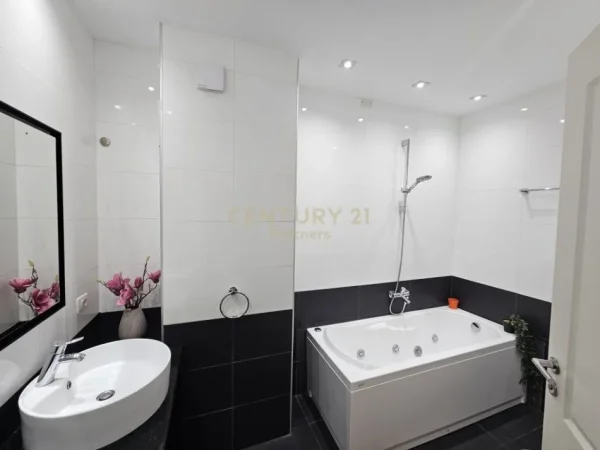 Tirane, jepet me qera apartament 3+1+Aneks+Ballkon Kati 1, 186 m² 1.600 € (Touch of the sun,Sauk i Ri)